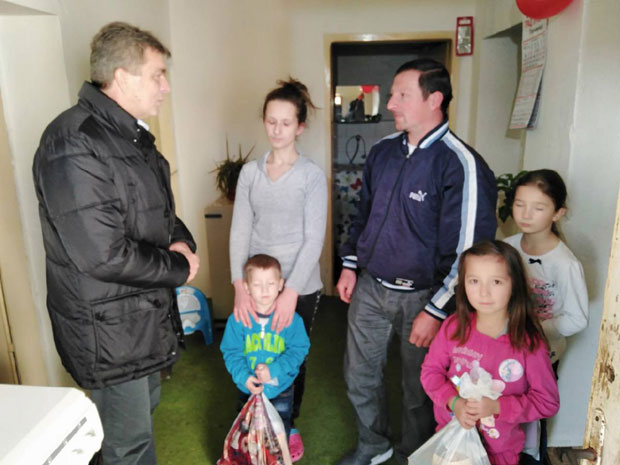 Лепа реч важнија од дарова: Посета породицама око Грачанице